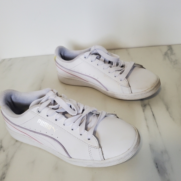 PUMA Women's Vikky V2 Sneaker - Picture 2 of 9